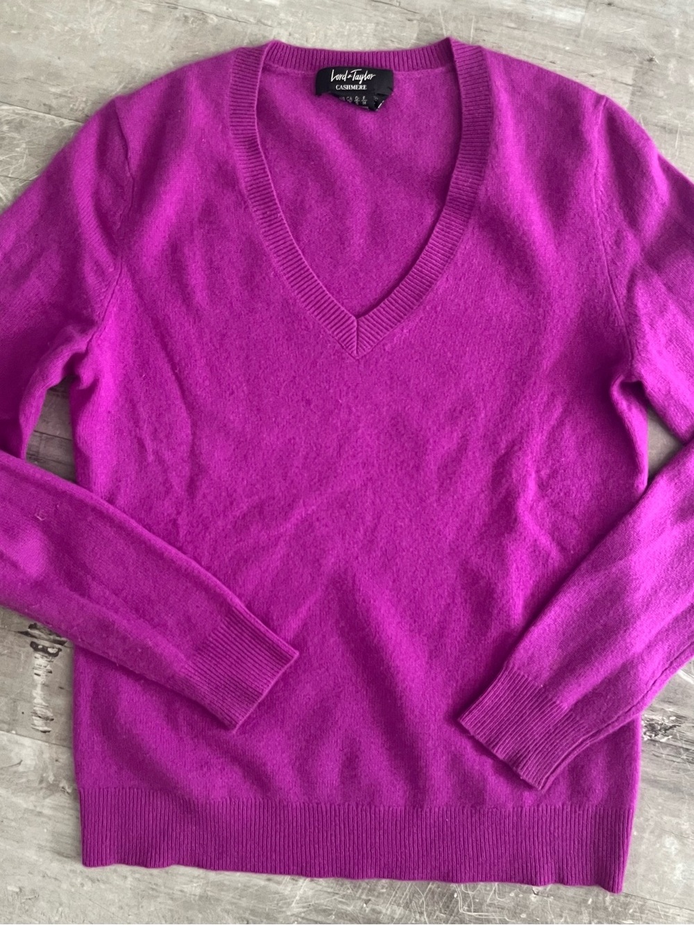 Lord & Taylor Women's V-Neck Cashmere Sweater - Fuchsia Sz Small